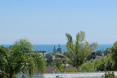 Photo of property in 2/52 Maxwelton Drive, Mairangi Bay, Auckland, 0630