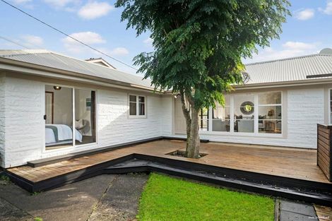 Photo of property in 1/934 East Coast Road, Northcross, Auckland, 0630