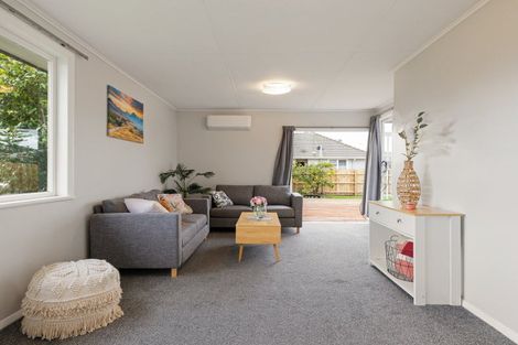 Photo of property in 2 Yeats Crescent, Fairfield, Hamilton, 3214
