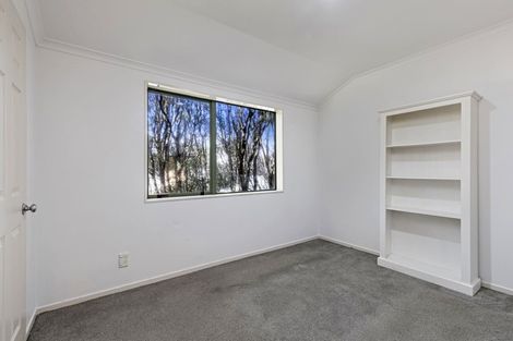 Photo of property in 10 Kumar Place, The Gardens, Auckland, 2105