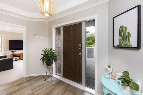 Photo of property in 1 Mckenzie Way, Timberlea, Upper Hutt, 5018