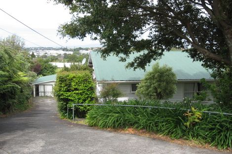 Photo of property in 72 Chivalry Road, Glenfield, Auckland, 0629