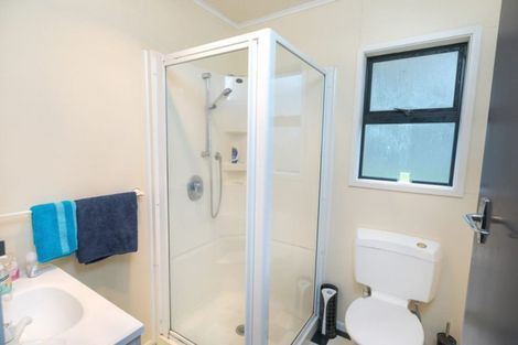 Photo of property in 40 Link Road, Newlands, Wellington, 6037