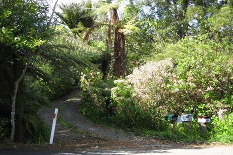 Photo of property in 513 Scenic Drive, Waiatarua, Auckland, 0612