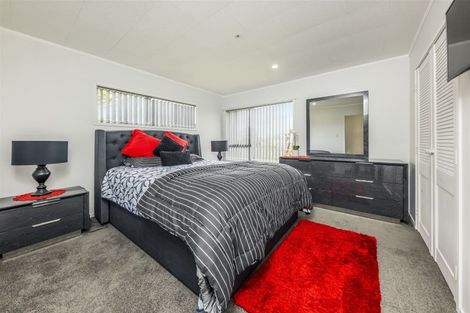 Photo of property in 8 Pesaro Place, Clover Park, Auckland, 2023