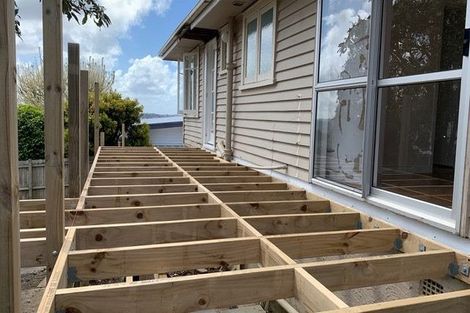 Photo of property in 1/10 Verbena Road, Birkdale, Auckland, 0626