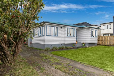 Photo of property in 17 Garelja Road, Henderson, Auckland, 0612