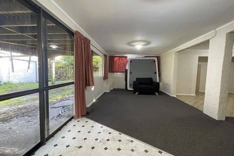 Photo of property in 9 Robert Street, Newlands, Wellington, 6037