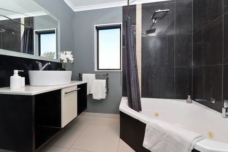 Photo of property in 9b Beadle Place, St Andrews, Hamilton, 3200