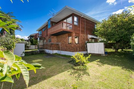 Photo of property in 2/25 Toroa Street, Torbay, Auckland, 0630