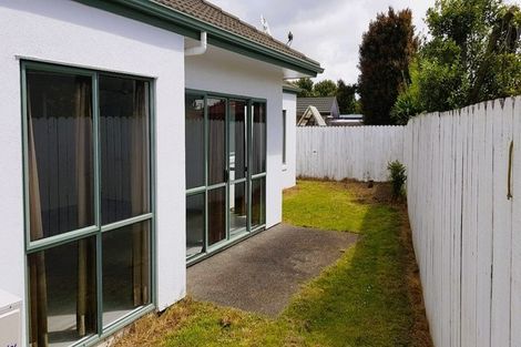 Photo of property in 8 Anton Place, Takanini, 2112