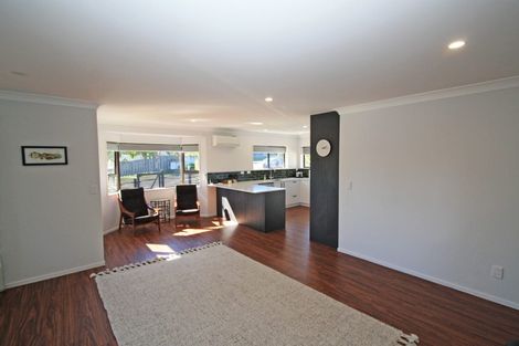 Photo of property in 32 Branch Road, Highlands Park, New Plymouth, 4312
