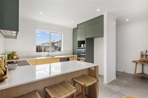 Photo of property in 3 Owen Chapman Drive, Red Beach, 0932