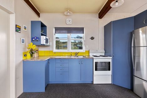 Photo of property in 90 Pinedale Crescent, Riversdale Beach, Masterton, 5872