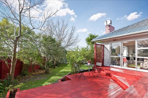 Photo of property in 14 Kaweka Street, New Lynn, Auckland, 0600