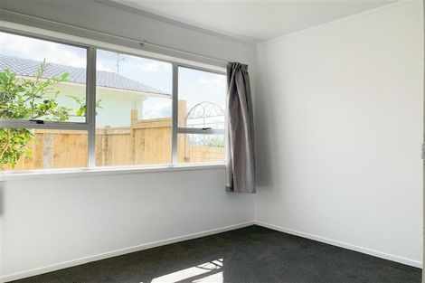 Photo of property in 2 Eyre Street, Henderson, Auckland, 0612