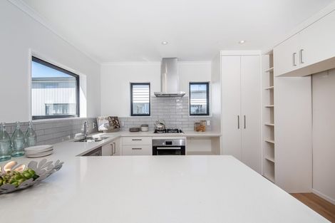Photo of property in 12b Ropata Avenue, Point England, Auckland, 1072