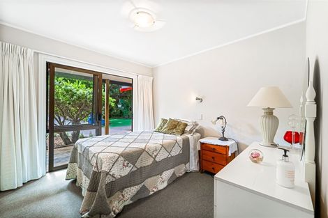 Photo of property in 12 Hobbs Road, Matakatia, Whangaparaoa, 0930