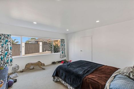 Photo of property in 8 Aztec Place, Conifer Grove, Takanini, 2112