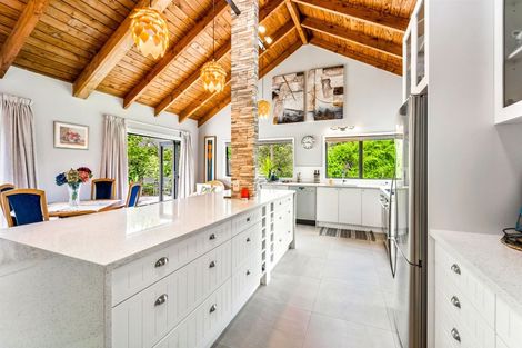 Photo of property in 12 Hobbs Road, Matakatia, Whangaparaoa, 0930