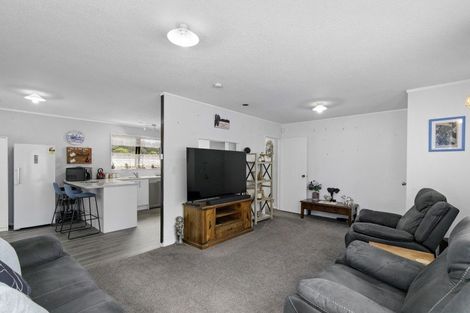 Photo of property in 112 Norana Road, Timberlea, Upper Hutt, 5018