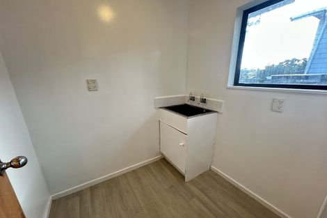 Photo of property in 1/2 Hueglow Rise, West Harbour, Auckland, 0618