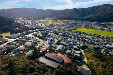 Photo of property in 16 Hastings Grove, Wainuiomata, Lower Hutt, 5014