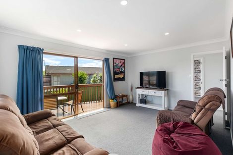 Photo of property in 21 Kelman Road, Kelston, Auckland, 0602