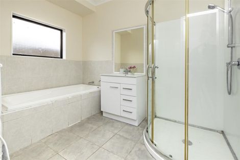 Photo of property in 2 Derryveagh Lane, Weymouth, Auckland, 2103