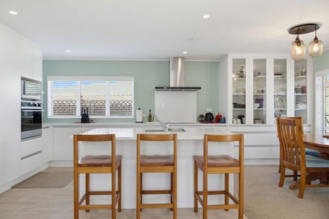 Photo of property in 8 Chalmers Close, Orewa, 0931