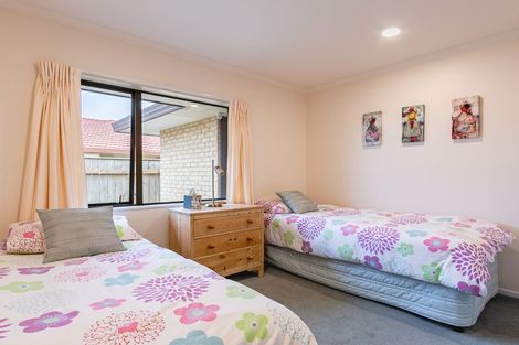Photo of property in 32 Hadleigh Court, Paraparaumu, 5032