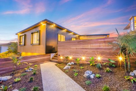 Photo of property in 11 Lauderdale Road, Papakowhai, Porirua, 5024