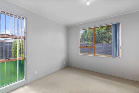 Photo of property in 1/41 Challen Close, Conifer Grove, Takanini, 2112