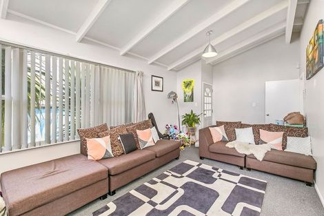 Photo of property in 28 Sabulite Road, Kelston, Auckland, 0602