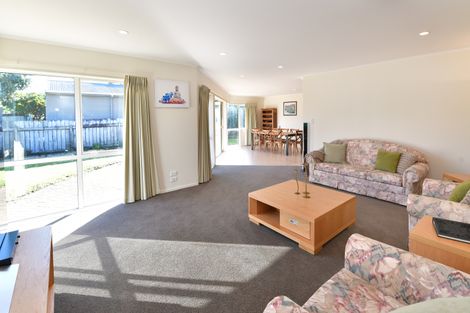 Photo of property in 168 Centreway Road, Orewa, 0931