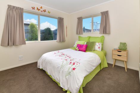 Photo of property in 168 Centreway Road, Orewa, 0931