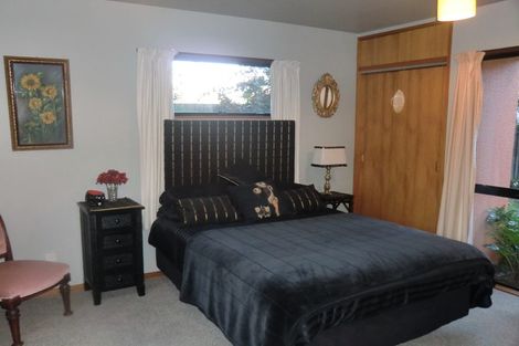 Photo of property in 2/240a Condell Avenue, Papanui, Christchurch, 8053