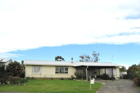 Photo of property in 6 Deakin Place, Clive, 4102