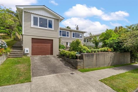 Photo of property in 76 Redwood Avenue, Tawa, Wellington, 5028