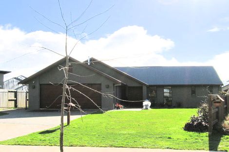 Photo of property in 13 Stratford Place, Huntington, Hamilton, 3210