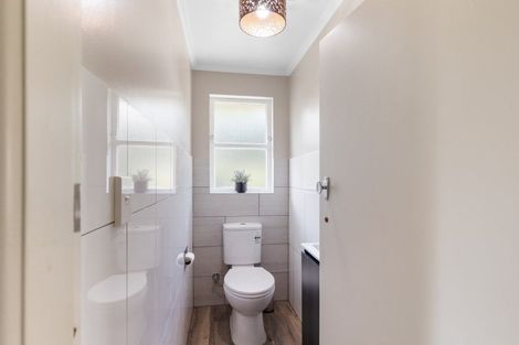 Photo of property in 6 Muhunoa West Road, Ohau, Levin, 5570