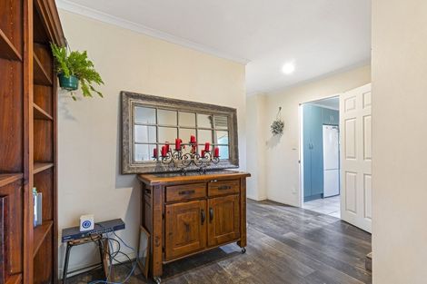 Photo of property in 10 Kumar Place, The Gardens, Auckland, 2105