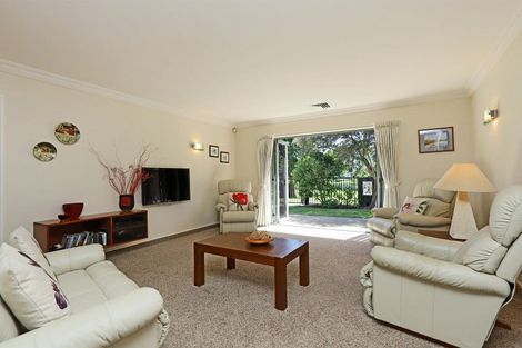 Photo of property in 28 Kensington Drive, Taradale, Napier, 4112