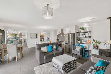 Photo of property in 27 Putaka Place, Papamoa Beach, Papamoa, 3118