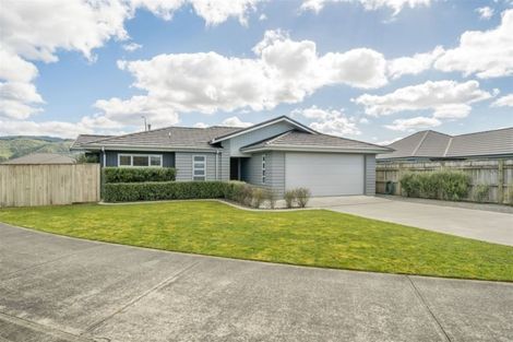Photo of property in 77 Sunstone Crescent, Timberlea, Upper Hutt, 5018
