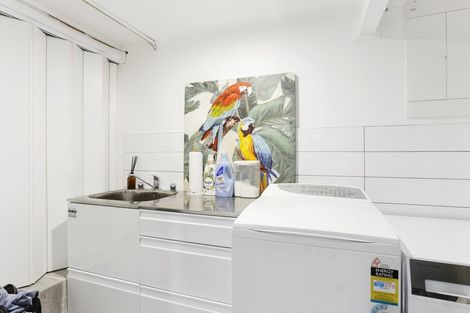 Photo of property in 21 Lyons Avenue, Murrays Bay, Auckland, 0630