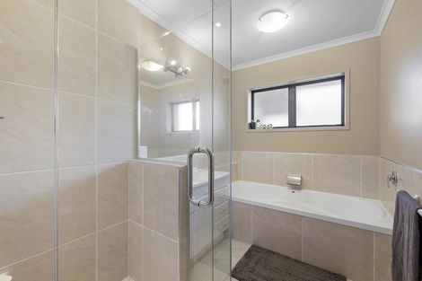 Photo of property in 28a Poplar Grove, Whalers Gate, New Plymouth, 4310