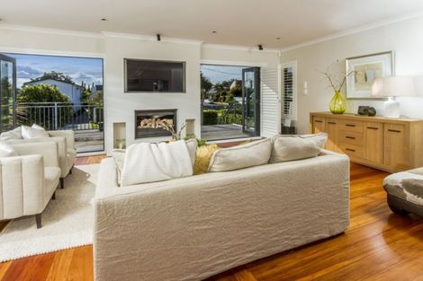 Photo of property in 2/2 Cecil Road, Milford, Auckland, 0620