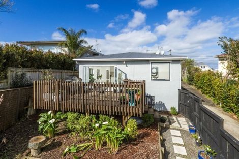 Photo of property in 2/50 Sylvan Avenue, Northcote, Auckland, 0627