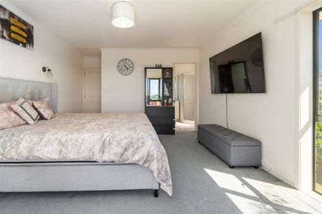 Photo of property in 36 Ewhurst Place, Goodwood Heights, Auckland, 2105